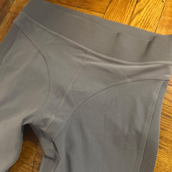 Alo Alosoft High-Waist Head Start Legging Fog Size Small - Picture 2 of 5
